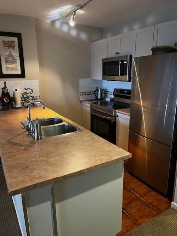 Town Plaza Suites By Golden Dreams Whistler Eksteriør billede