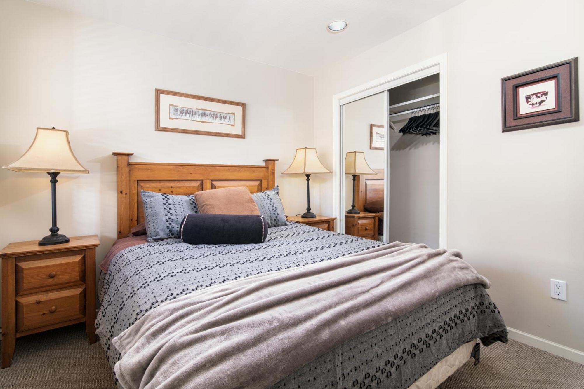 Town Plaza Suites By Golden Dreams Whistler Eksteriør billede