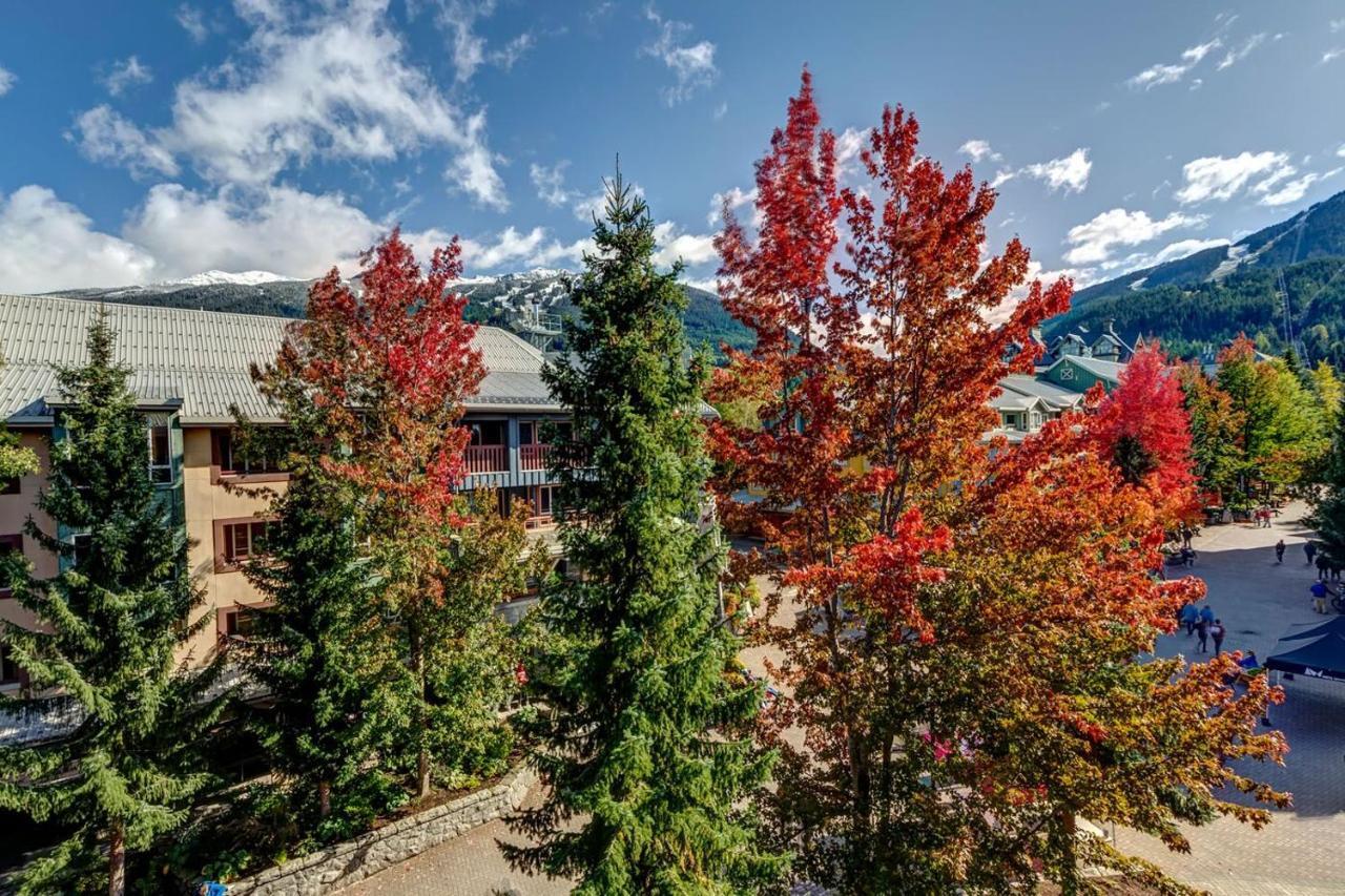 Town Plaza Suites By Golden Dreams Whistler Eksteriør billede